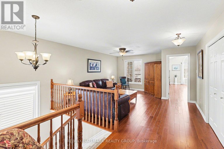 29357933/241-trail-side-circle/springridgeeast-village/ottawa/ontario/K4A5B5_14