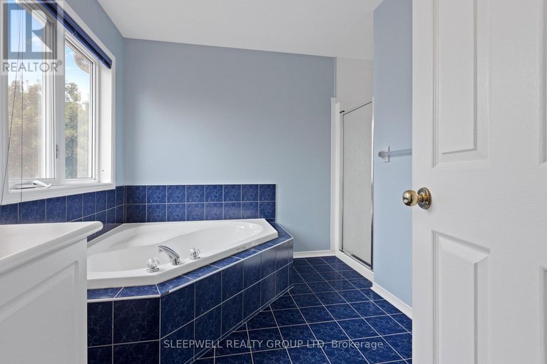 28632044/12-cedar-park-street/central-park/ottawa/ontario/K2C4B3_15