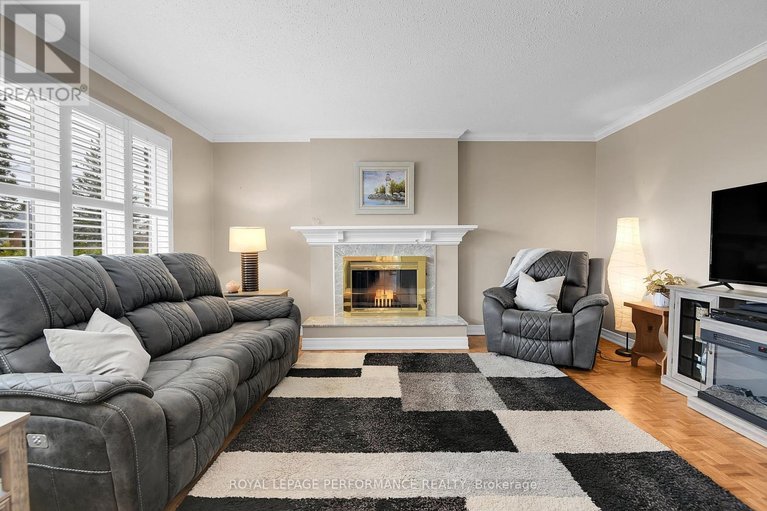 29673888/401-phoenix-crescent/bilberry-creekqueenswood-heights/ottawa/ontario/K1E1V6_7