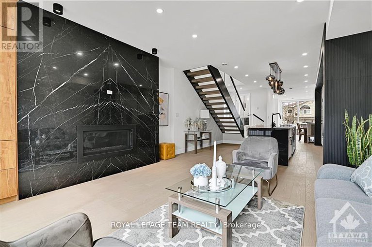 28662763/828-alpine-avenue/queensway-terrace-north/ottawa/ontario/K2B5R6_14