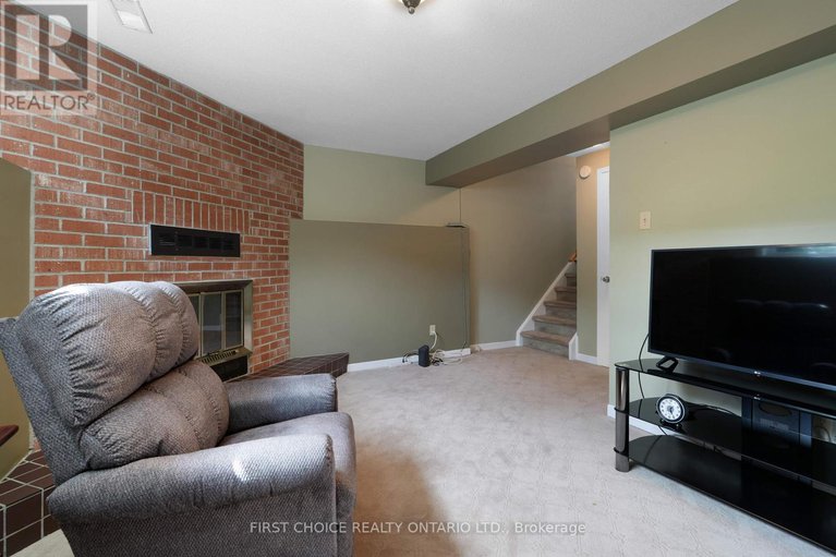 28890065/1631-wainfleet-street/chateauneuf/ottawa/ontario/K1C3G3_28