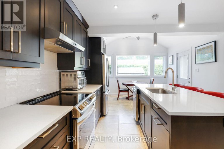 28625166/1382-fisher-avenue/city-viewskylinefisher-heightsparkwood-hills/ottawa/ontario/K2C1X1_12