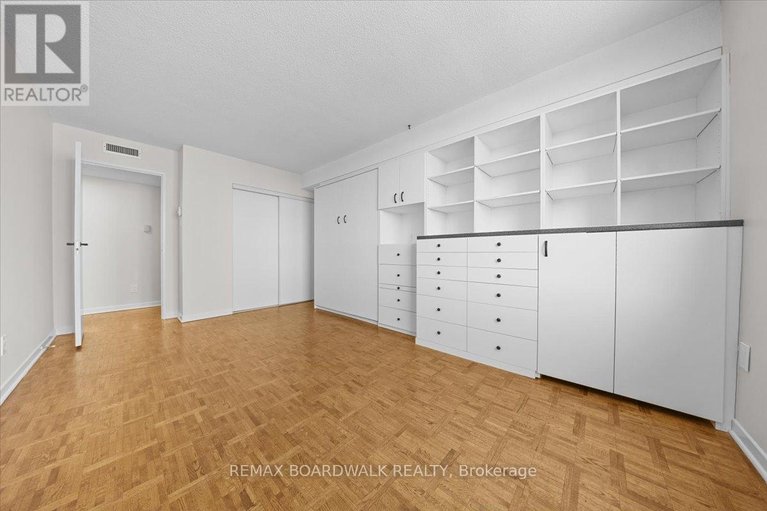 29678878/702-20-the-driveway-drive/ottawa-centregolden-triangle/ottawa/ontario/K2P1C8_20