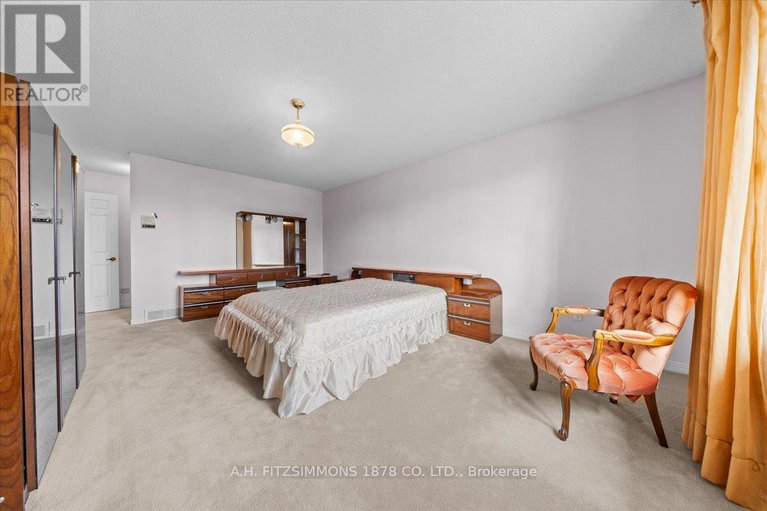 29009459/1538-claymor-avenue/carleton-heights/ottawa/ontario/K2C1T1_30