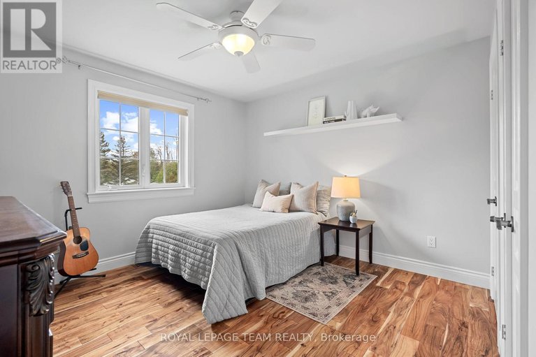 28316771/2377-pine-avenue/manotick-east-to-manotick-station/ottawa/ontario/K4M1B4_27