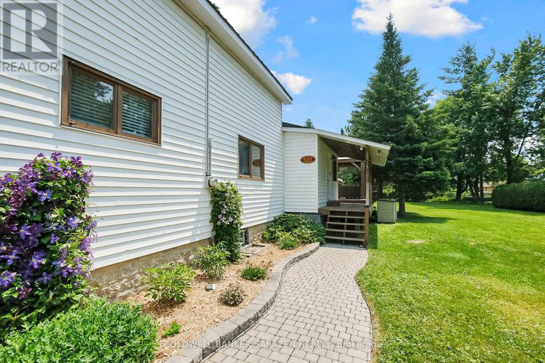 28553971/92-strachan-street/richmond/ottawa/ontario/K0A2Z0_38
