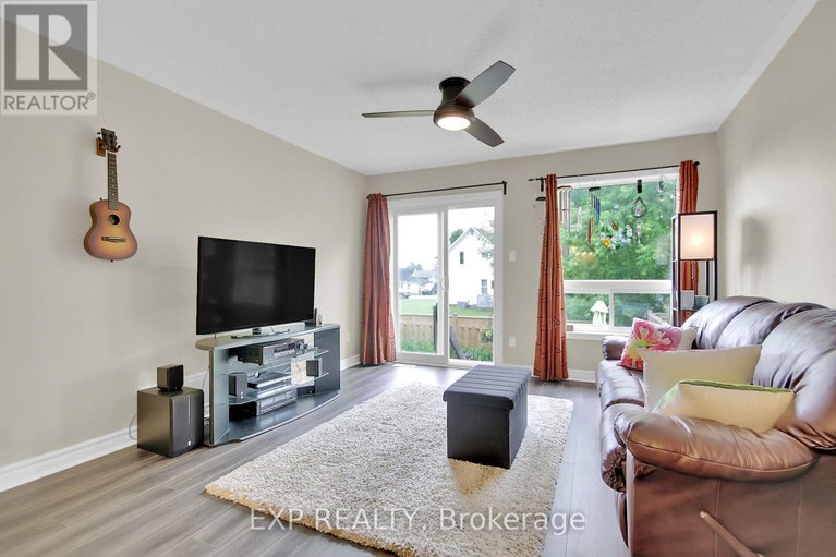 28533417/332-finner-court/almonte/mississippi-mills/ontario/K0A1A0_16