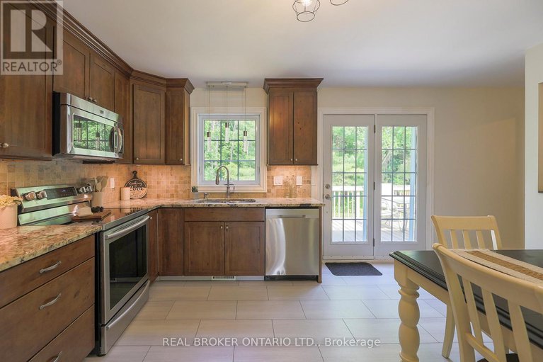 27986802/8-benjamin-lane/north-grenville-twp-kemptville-east/north-grenville/ontario/K0G1J0_8