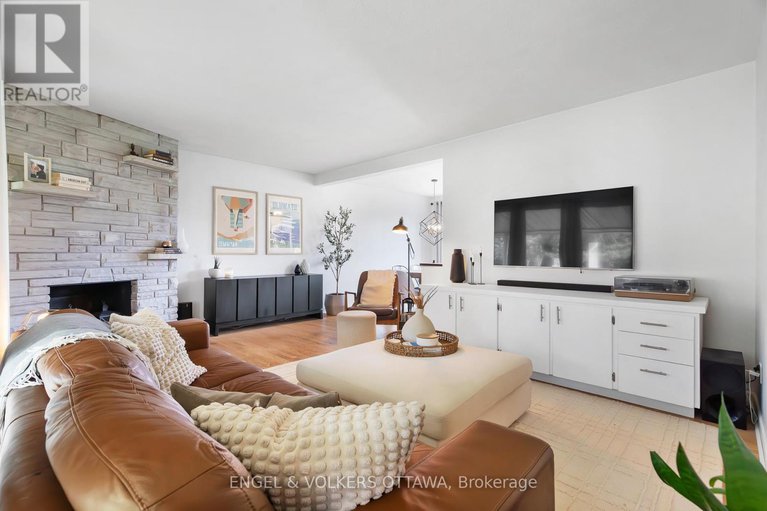 28232001/8-pineglen-crescent/pineglencountry-place/ottawa/ontario/K2E6X7_13
