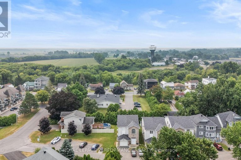 28779924/1c-75-lapointe-boulevard/embrun/russell/ontario/K0A1W0_12