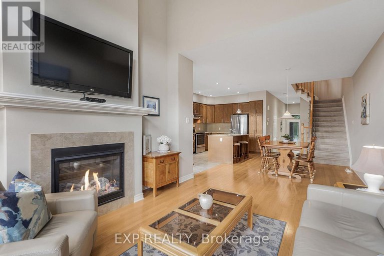 28589482/326-trailsedge-way/mer-bleuebradley-estatesanderson-park/ottawa/ontario/K1W0G6_15