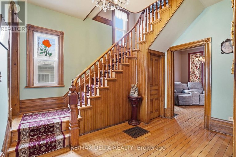 29479728/132-high-street/vankleek-hill/champlain/ontario/K0B1R0_5