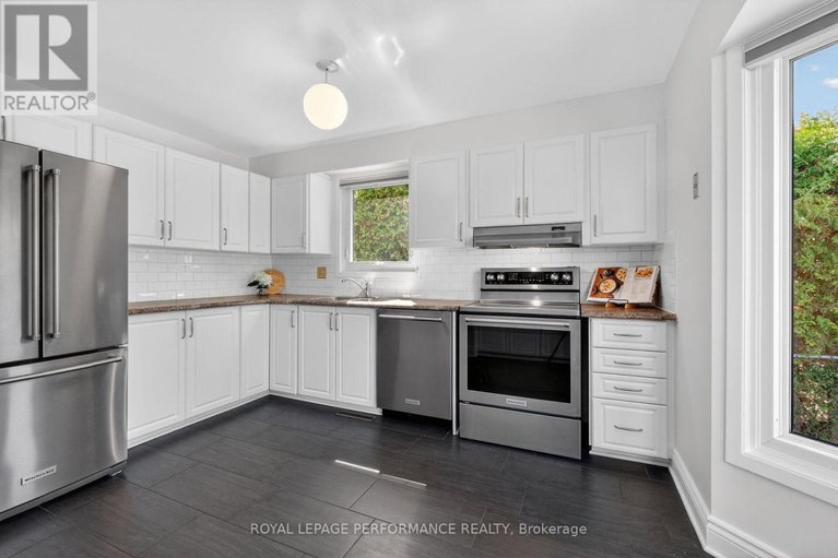 29643949/13-valley-ridge-street/borden-farmstewart-farmcarleton-heightsparkwood-hills/ottawa/ontario/K2E7W1_15