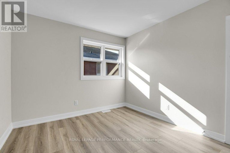 29470897/624-clarke-avenue/castle-heightsrideau-high/ottawa/ontario/K1K0Y7_19