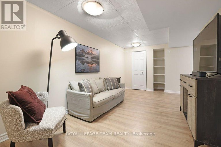 28522929/8-black-rivers-place/bridlewood/ottawa/ontario/K2M2E2_42