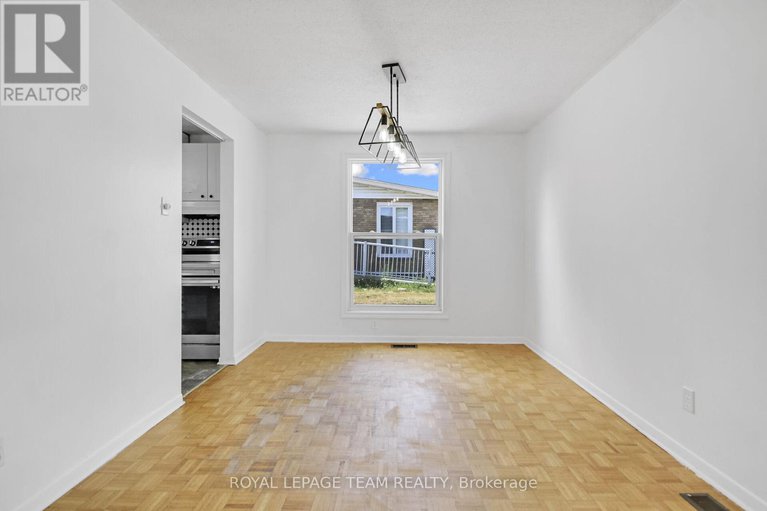 28738547/52-bowhill-avenue/borden-farmstewart-farmcarleton-heightsparkwood-hills/ottawa/ontario/K2E6S7_8