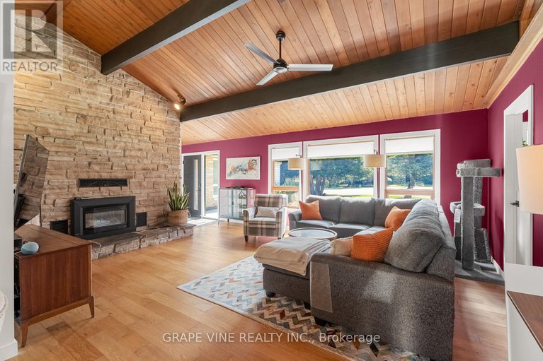 28643914/6486-woodland-place/manotick-south-to-roger-stevens/ottawa/ontario/K4M1B3_16