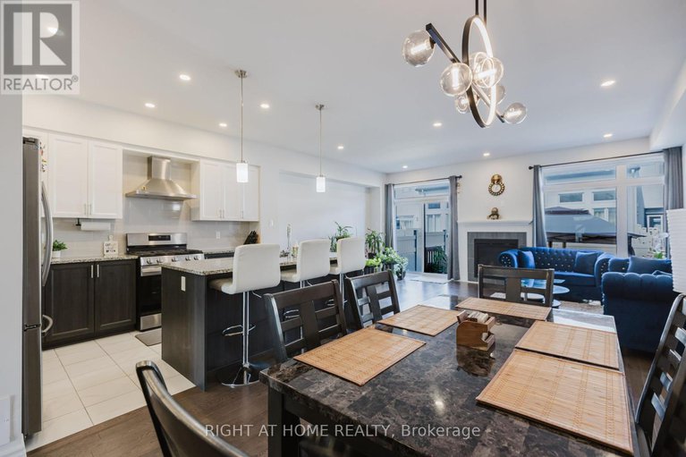 28523248/669-cordelette-circle-e/mer-bleuebradley-estatesanderson-park/ottawa/ontario/K1W0P2_13