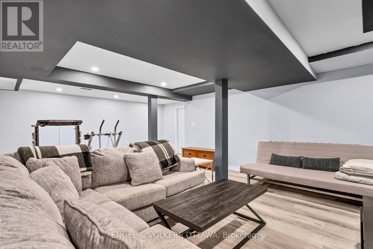 29373650/29-valley-ridge-street/borden-farmstewart-farmcarleton-heightsparkwood-hills/ottawa/ontario/K2E7W3_40