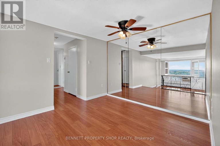 28981552/1015-915-elmsmere-road/beacon-hill-south/ottawa/ontario/K1J8H8_20