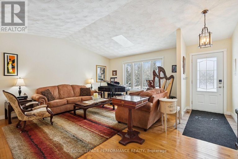 29518098/19644-marcoux-road/north-glengarry-kenyon-twp/north-glengarry/ontario/K0C1A0_3