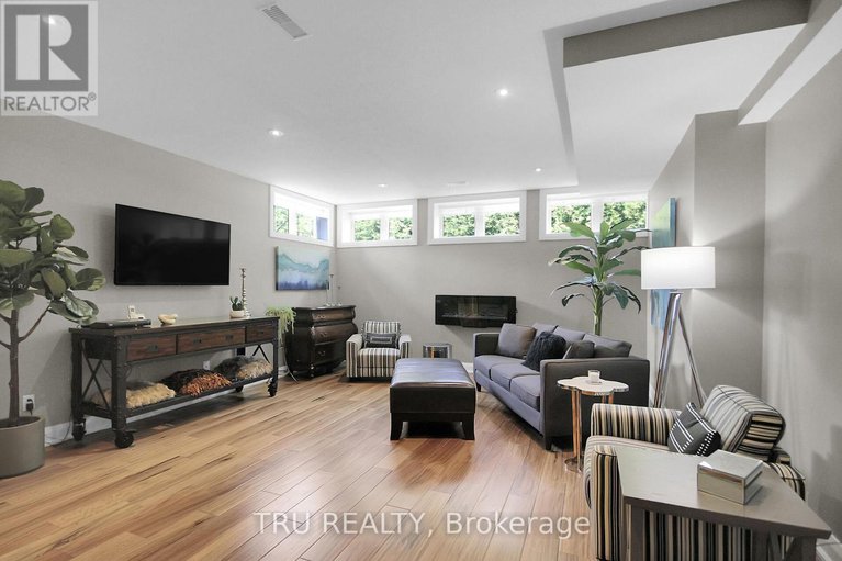 28474227/7909-parkway-road/osgoode-twp-north-of-reg-rd-6/ottawa/ontario/K0A2P0_26