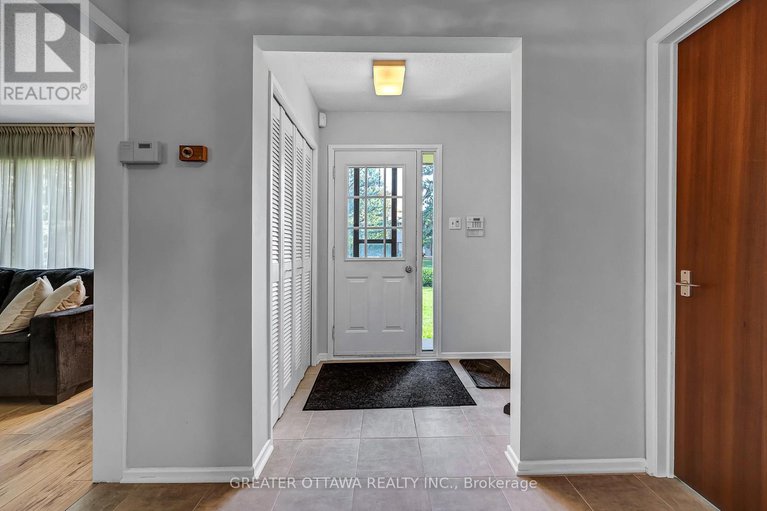 28561317/15-rutherford-crescent-s/beaverbrook/ottawa/ontario/K2K1N1_3