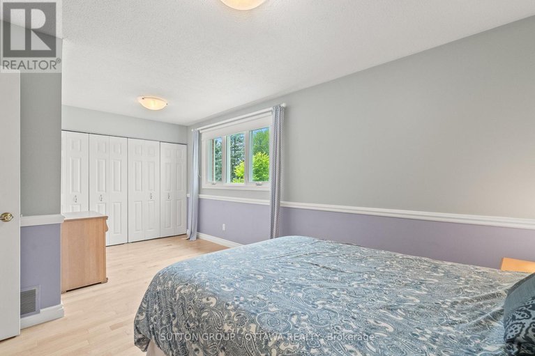 28824766/9-sundance-court/sheahan-estatestrend-village/ottawa/ontario/K2H8T4_36