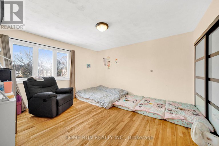 29367174/546-donald-street/castle-heightsrideau-high/ottawa/ontario/K1K1L7_18