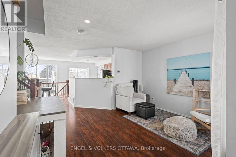 29678244/783-nesting-way/fallingbrookgardenway-south/ottawa/ontario/K4A3X6_5