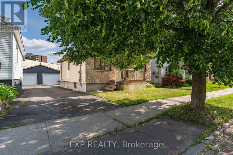 28501976/318-montfort-street/vanier/ottawa/ontario/K1L5N4_4