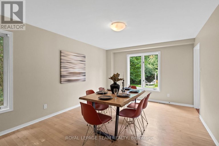 28734411/10-weldale-drive/rural-kanata-central/ottawa/ontario/K2W1A9_17