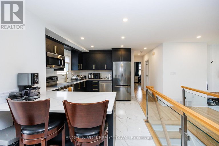 28559940/2204-utah-street/alta-vista/ottawa/ontario/K1H7W8_15