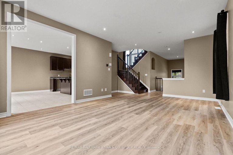 28911447/326-gallantry-way/stittsville-north/ottawa/ontario/K2S0P8_9