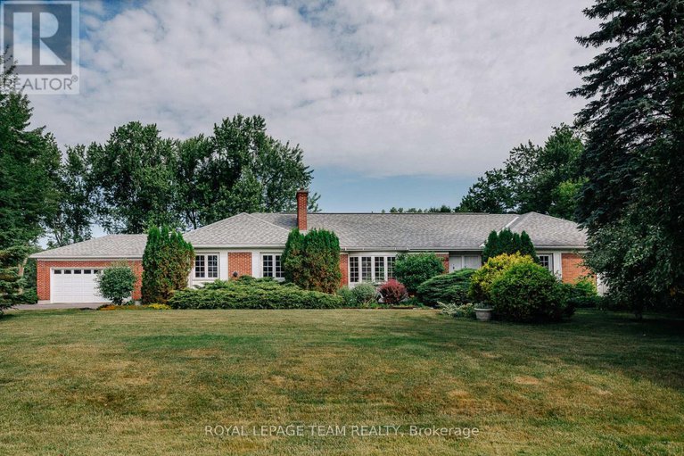 28527432/1231-fairway-drive/manotick-south-to-roger-stevens/ottawa/ontario/K4M1B3_1