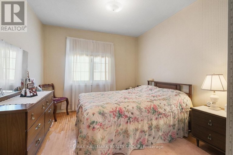 28648160/625-trelawny-private/carleton-square/ottawa/ontario/K2C3M9_15
