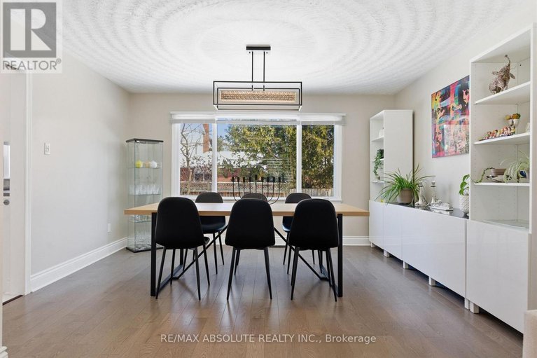 29407947/13-weatherwood-crescent/pineglencountry-place/ottawa/ontario/K2E7C5_12