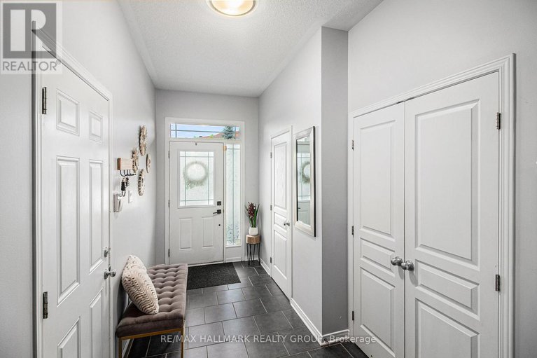 28598601/716-percifor-way/mer-bleuebradley-estatesanderson-park/ottawa/ontario/K1W0E4_4
