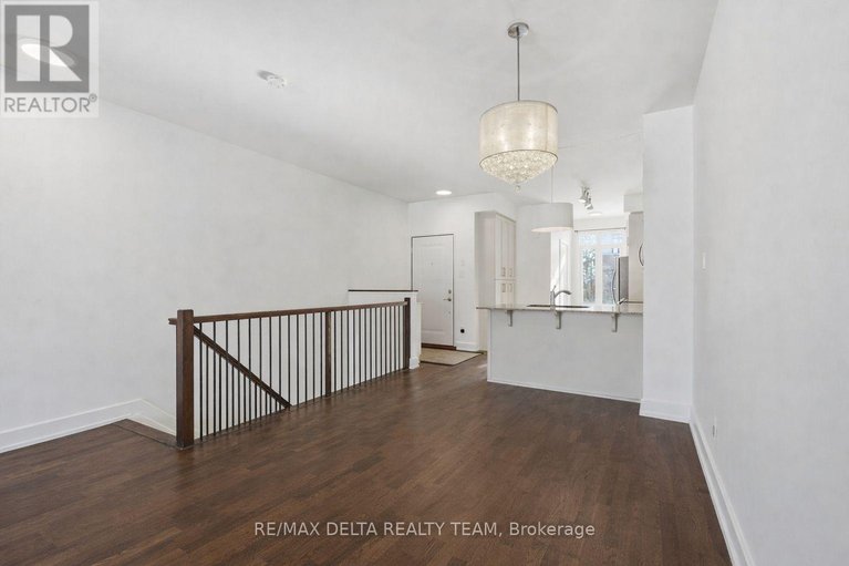 29301547/6-33-bergeron-private/chapel-hill/ottawa/ontario/K1C0C2_13