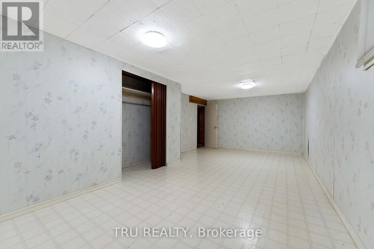 28591206/14-claver-street/cardinal-heights/ottawa/ontario/K1J6W7_20
