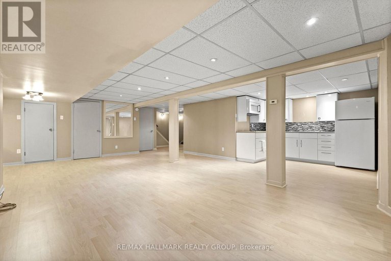 29013157/18-kerry-crescent/city-viewskylinefisher-heightsparkwood-hills/ottawa/ontario/K2E5V6_26