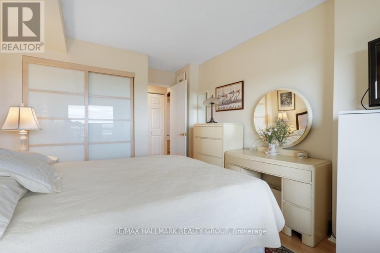 28804579/1006-545-st-laurent-boulevard/viscount-alexander-park/ottawa/ontario/K1K4H9_21