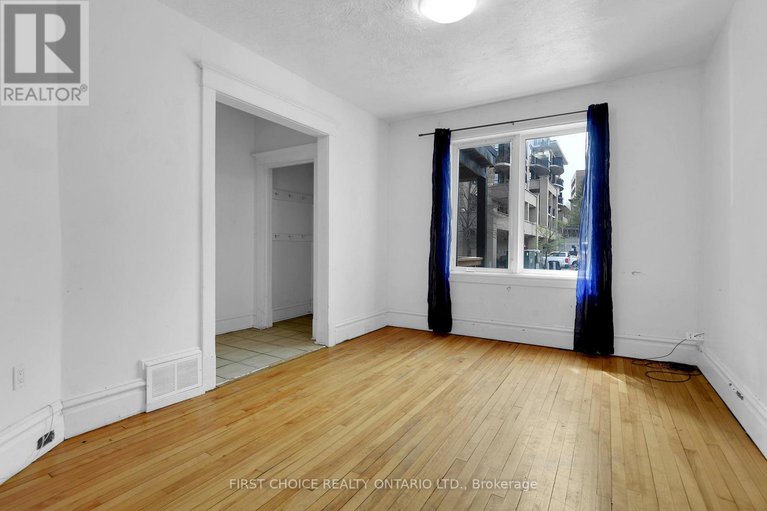 28322285/293-powell-avenue/west-centre-town/ottawa/ontario/K1S2A6_5