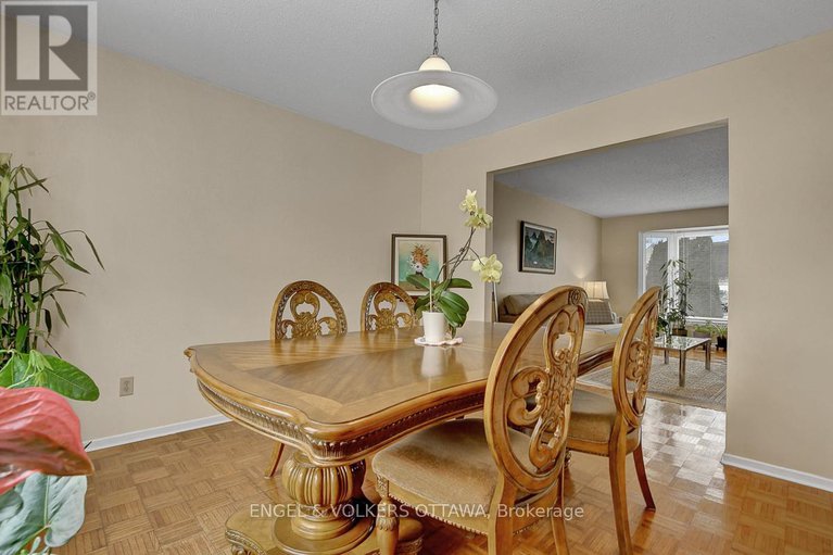 29381933/1016-driftwood-crescent/convent-glen/ottawa/ontario/K1C2P1_18