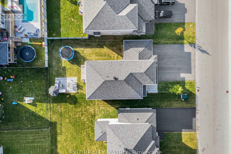 28493432/461-aurora-street/russell-twp/russell/ontario/K4R0L3_29
