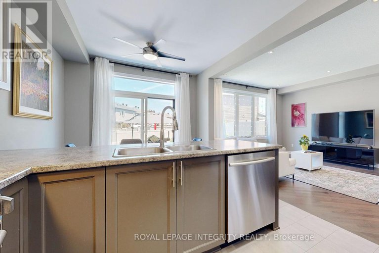 28545914/108-pin-cherry-grove/mer-bleuebradley-estatesanderson-park/ottawa/ontario/K1W0J5_13