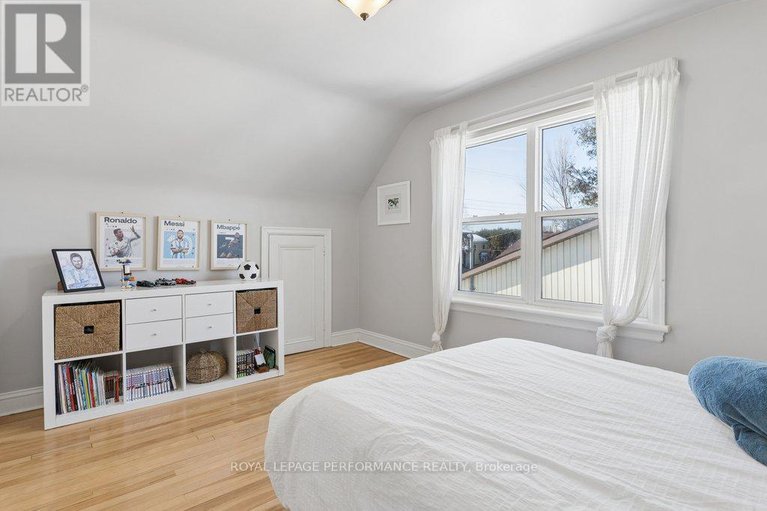 29426386/309-glynn-avenue/overbrookcastle-heights/ottawa/ontario/K1K1R9_26