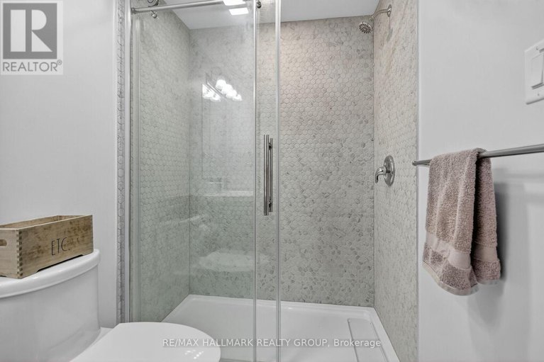 28901947/720-cappamore-drive/half-moon-bay/ottawa/ontario/K2J6W3_45
