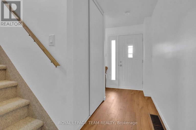 29645242/d-30-black-forest-lane/arbeatha-park/ottawa/ontario/K2H5C8_5