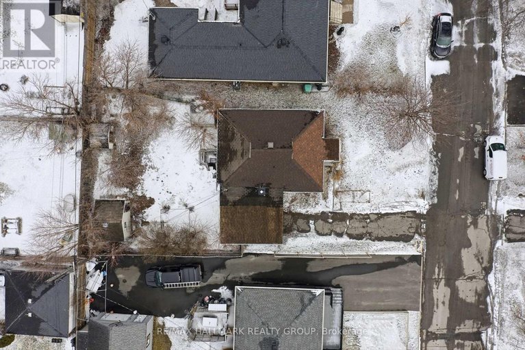 29466008/479-newman-avenue/overbrookcastle-heights/ottawa/ontario/K1K1N8_12